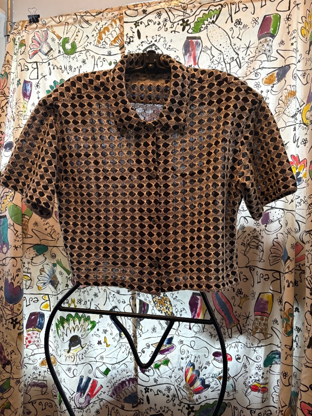 Carbonell cropped embroidered blouse.